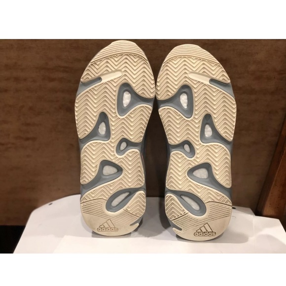 Yeezy - Picture 5 of 7